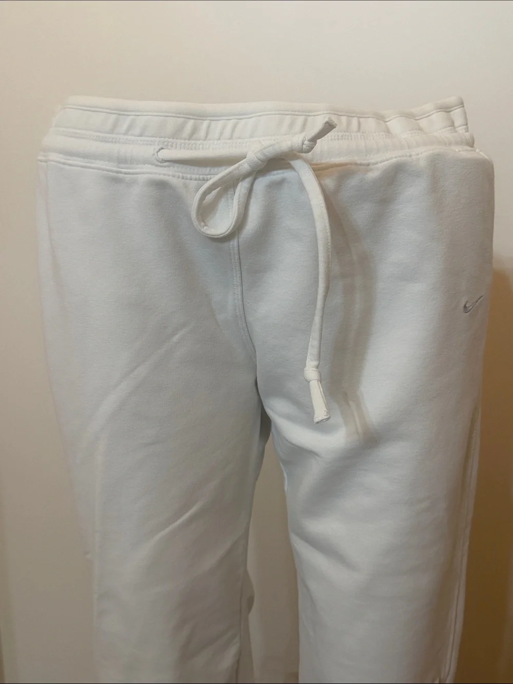 Nike White Women’s Drawstring Capri Joggers Size Medium
